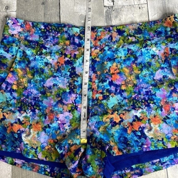 FOREVER 21 watercolor‎ print shorts.Pockets.  Size zip.Lined.Lightweight. Medium - Picture 7 of 11